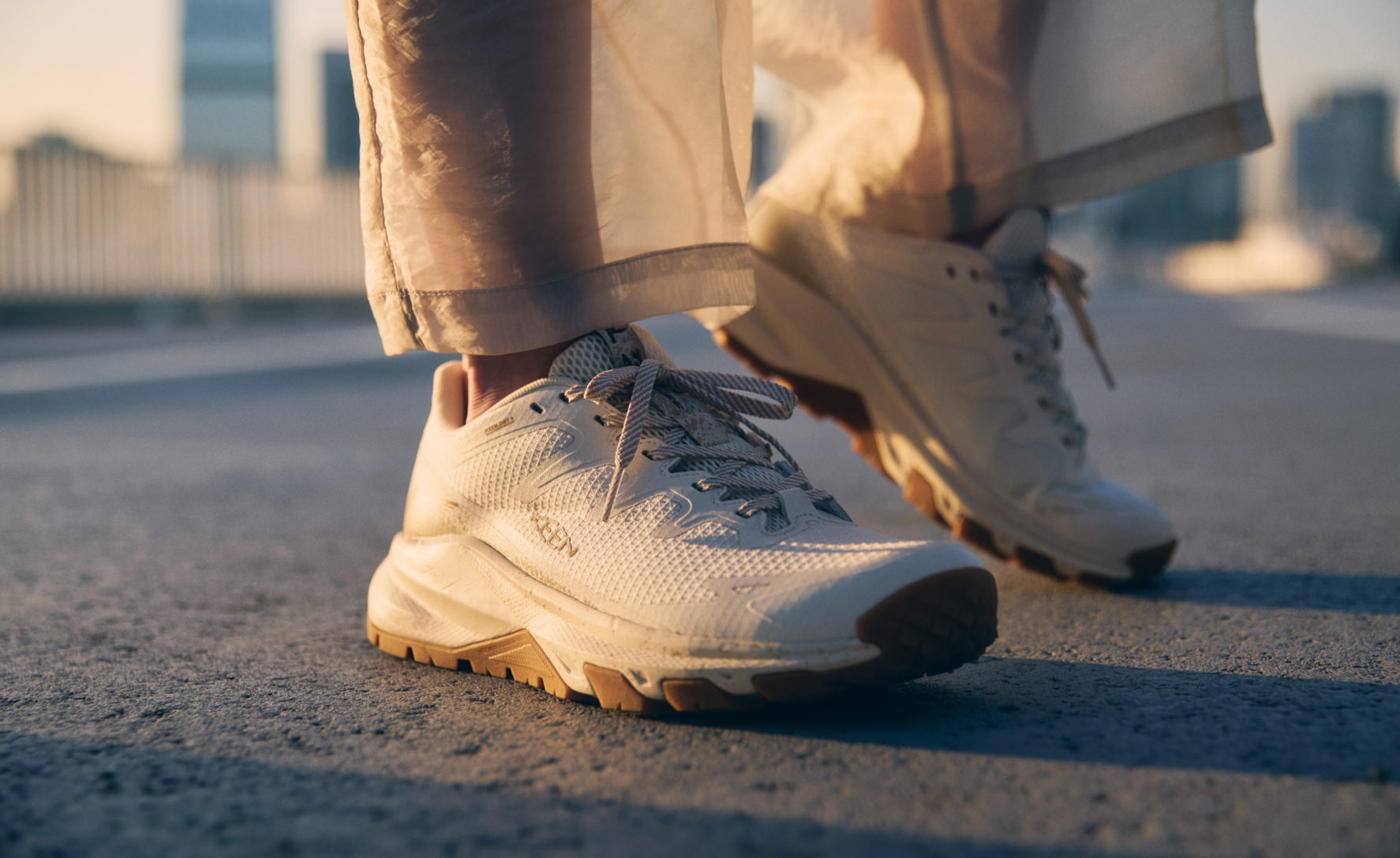 Women's Targhee Apex Waterproof Hiking Shoe | Brindle/Peach Blush - Image 7